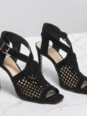 Black Women’s VINCE CAMUTO Cutout High Heel Sandals SZ8